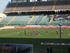 Il Crotone si riscalda in campo