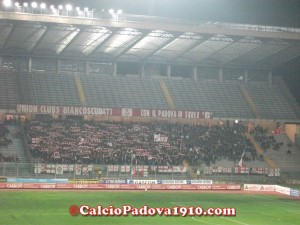 Sciarpata della Fattori ad inizio gara