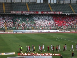 Arrivano le squadre in campo