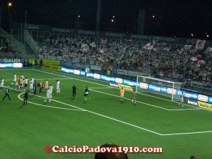 Novara applaude anche la curva del Padova