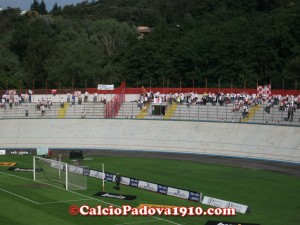 Sannino si fa il giro del campo ad inizio gara