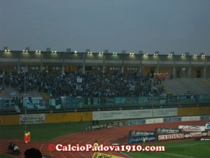 La curva ospite al completo