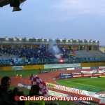 Fumogeni in curva del Novara