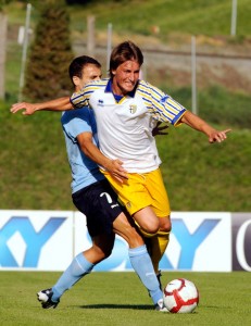 Alessio Manzoni in azione con la maglia del Parma