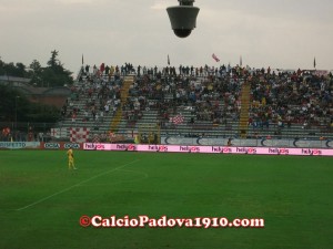 Tifosi biancoscudati e granata insieme senza incidenti