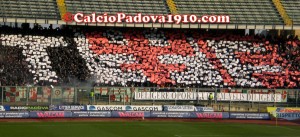 La coreografia della Tribuna Fattori