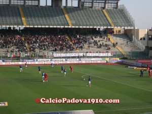 Preparativi in Fattori e squadre in riscaldamento