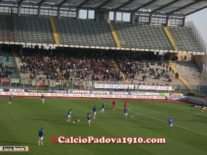 Preparativi in Fattori e squadre in riscaldamento