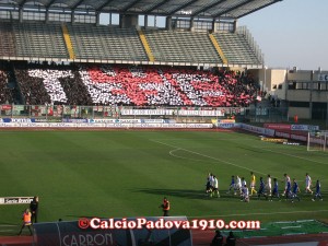 La coreografia della Tribuna Fattori