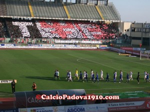 La coreografia della Tribuna Fattori