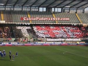 La coreografia della Tribuna Fattori