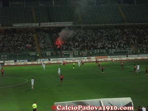 Fumogeno in Tribuna Fattori