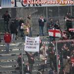 Primi tifosi biancoscudati in Curva Piscina