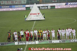 Squadre in campo con Babbo Natale